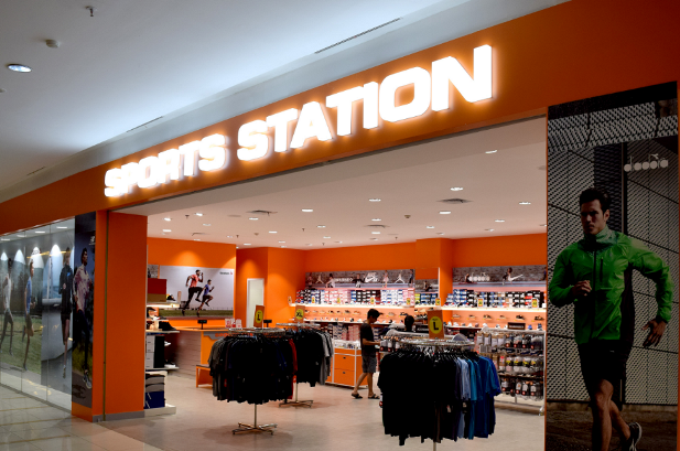 Berbelanja Berbagai Produk NBA Original di Sports Station