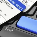 Keuntungan Memesan Tiket Pesawat Secara Online untuk Berlibur