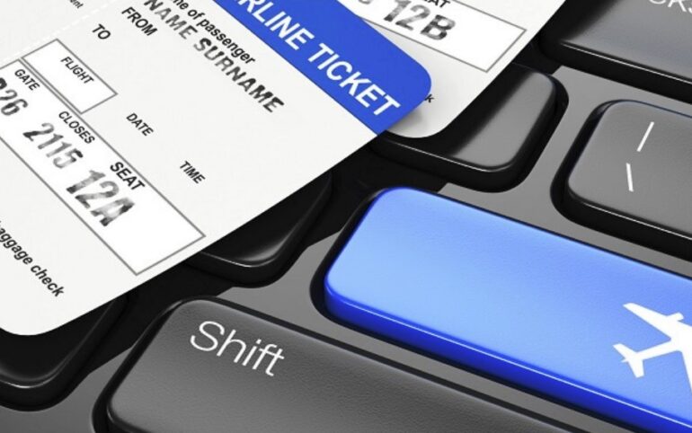 Keuntungan Memesan Tiket Pesawat Secara Online untuk Berlibur