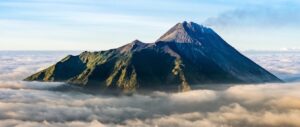 Inilah 7 Gunung Tertinggi di Indonesia yang Mungkin Belum Kamu Ketahui