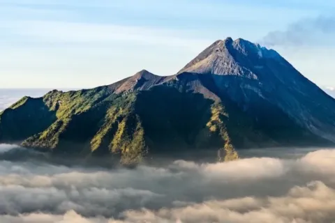 Inilah 7 Gunung Tertinggi di Indonesia yang Mungkin Belum Kamu Ketahui