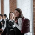 Tas wanita untuk kuliah model tote bag kanvas kasual warna krem