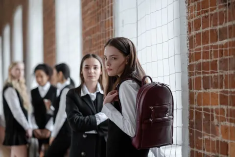 Tas wanita untuk kuliah model tote bag kanvas kasual warna krem